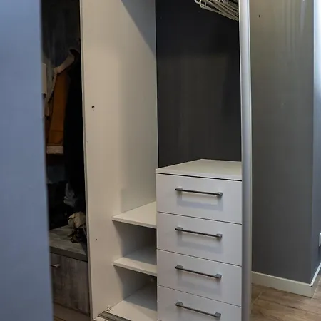 Przytulne 2 Pokojowe Mieszkanie Blisko Centrum *